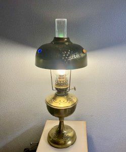 ANCIENNE LAMPE A PETROLE