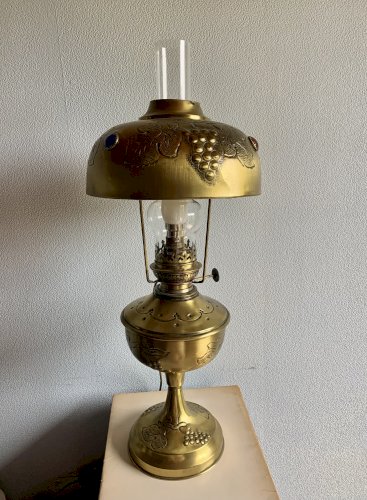 ANCIENNE LAMPE A PETROLE