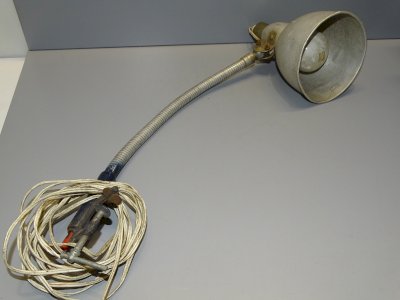 -OLD ALUMINUM LAMP WITH FLEXIBLE ARM CLAMP FIXATION JUICE OF THE FARM WORKS D