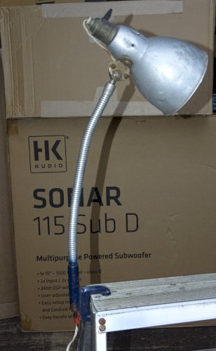 -ANCIENNE LAMPE ALU TIGE FLEXIBLE FIXATION ETAU JUS de GRANGE FONCTIONNE   D