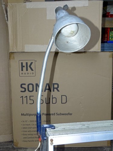 -ANCIENNE LAMPE ALU TIGE FLEXIBLE FIXATION ETAU JUS de GRANGE FONCTIONNE   D