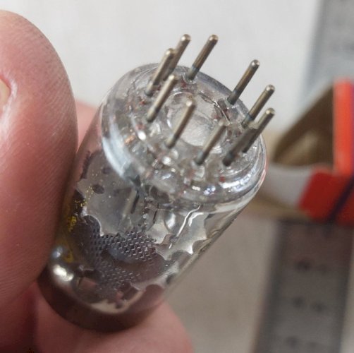 Ancienne lampe / ampoule, tubes radio, Miniwatt Dario, PCF 201