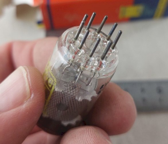 Ancienne lampe / ampoule, tubes radio, Miniwatt Dario, PF 86