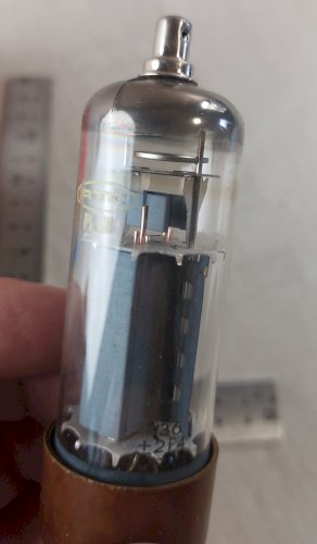 Ancienne lampe / ampoule, tubes radio, Miniwatt Dario, PL 36