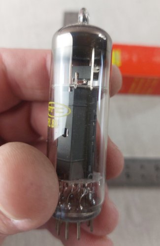 Ancienne lampe / ampoule, tubes radio, Miniwatt Dario, PL 84