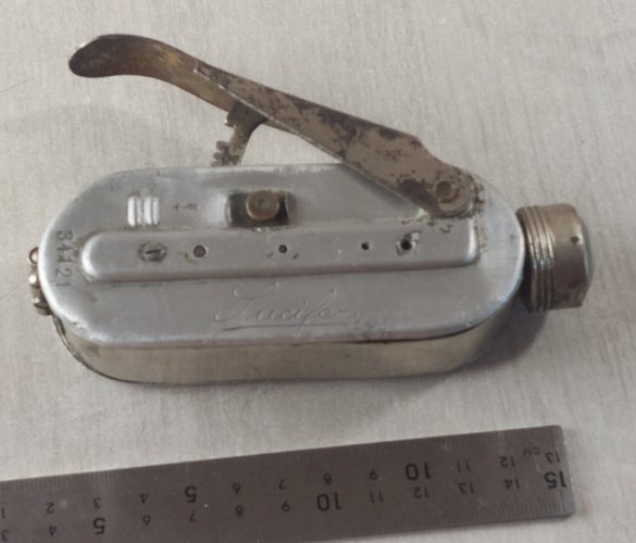 Ancienne lampe de poche dynamo, Lucifer