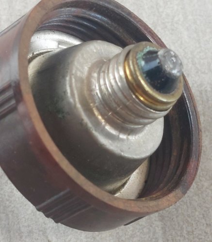 Ancienne lampe de poche, en bakélite ^