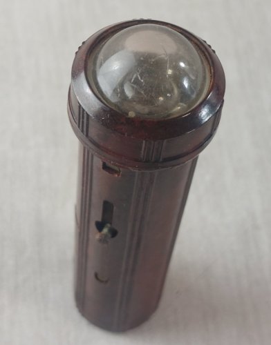 Ancienne lampe de poche, en bakélite ^