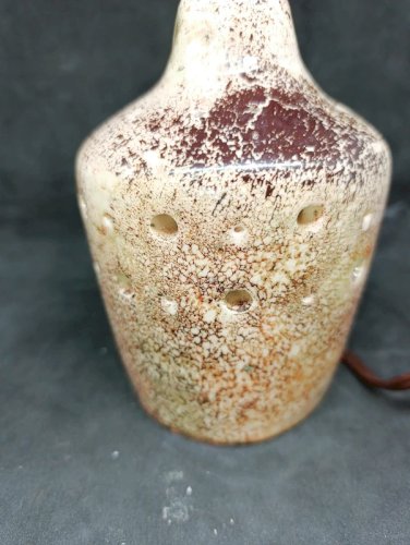 ancienne lampe de table année 50-60 en bon etat