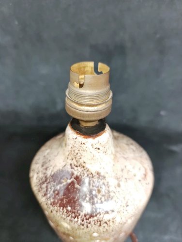 ancienne lampe de table année 50-60 en bon etat