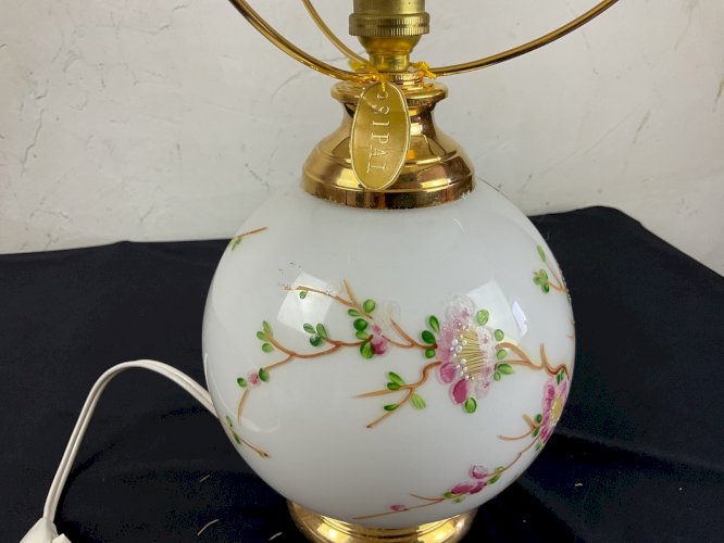Ancienne lampe en opaline décor floral émaillée , années 1950