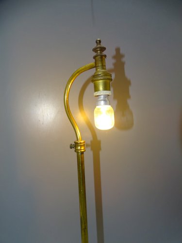 -ANCIENNE LAMPE LAITON PIEDS GLANDS SUPPORT STATUETTE POUR MISE EN VALEUR  D