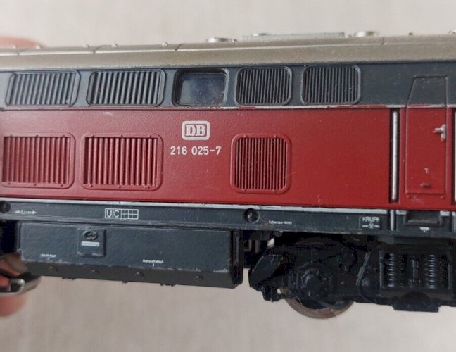 Ancienne locomotive diesel 216 025-7, DB Märklin, en HO