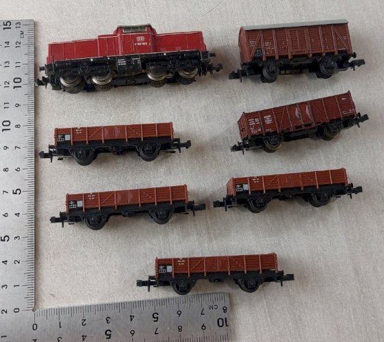 Ancienne locomotive Diesel DB V 100 1026 + 6 wagons marchandises, Lima, en N