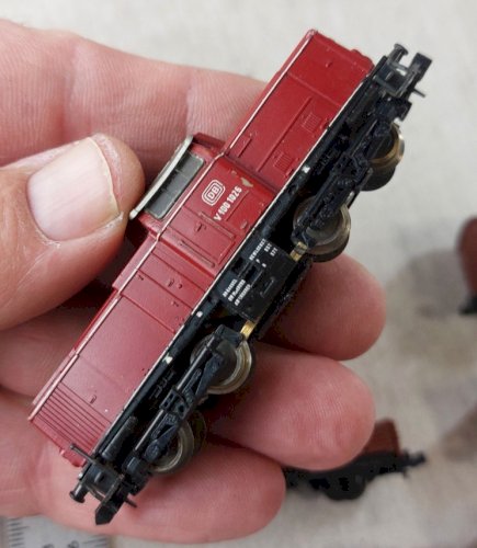 Ancienne locomotive Diesel DB V 100 1026 + 6 wagons marchandises, Lima, en N