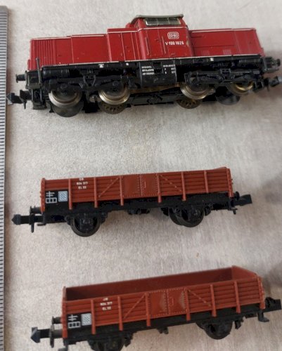 Ancienne locomotive Diesel DB V 100 1026 + 6 wagons marchandises, Lima, en N