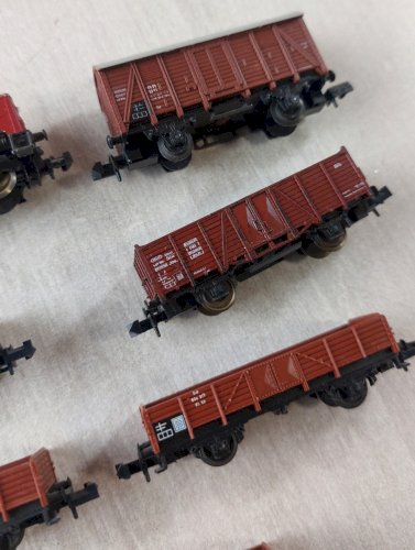 Ancienne locomotive Diesel DB V 100 1026 + 6 wagons marchandises, Lima, en N