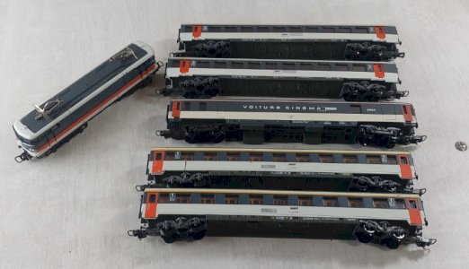 Ancienne locomotive électrique Corail, BB 9210 + wagons / voitures, Lima, en HO