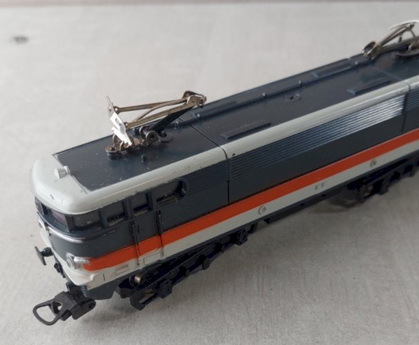 Ancienne locomotive électrique Corail, BB 9210 + wagons / voitures, Lima, en HO