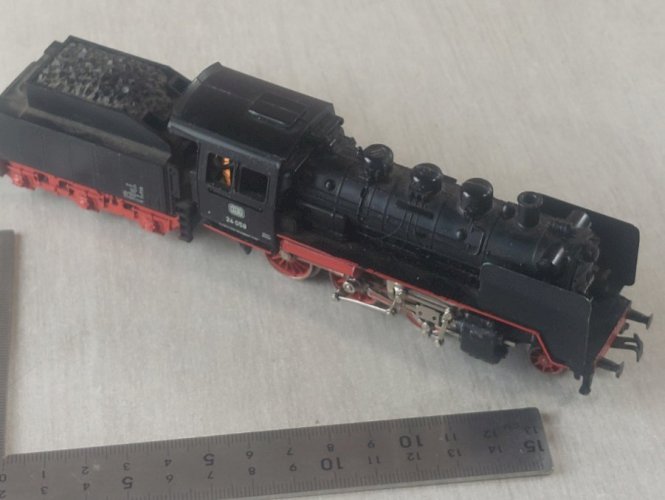 Ancienne locomotive vapeur DB 24058, Märklin FM800, en HO