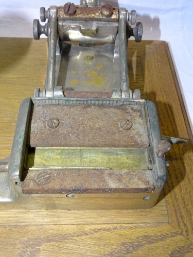 -ANCIENNE MACHINE A ROULER LES CIGARETTES BESSARD CLERM0NT-FERRAND FUMEUR     D