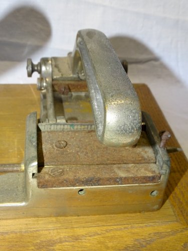 -ANCIENNE MACHINE A ROULER LES CIGARETTES BESSARD CLERM0NT-FERRAND FUMEUR     D