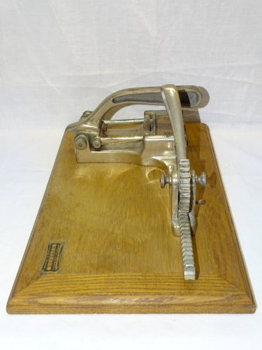 -ANCIENNE MACHINE A ROULER LES CIGARETTES BESSARD CLERM0NT-FERRAND FUMEUR     D