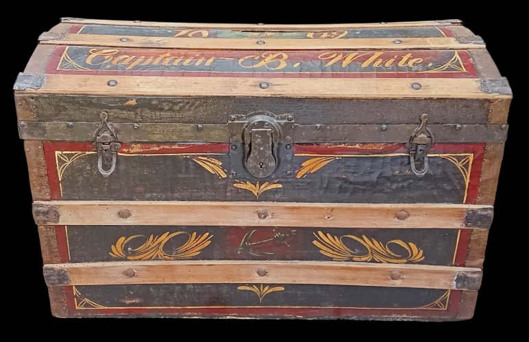 Ancienne Malle Bombé Rangement Vintage Captain B White Bateau