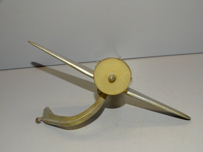 -ANCIENNE MAQUETTE ALU AVION SPITFIRE avec PIED JUS  GRENIER POUR LAMPE/AUTRE  D