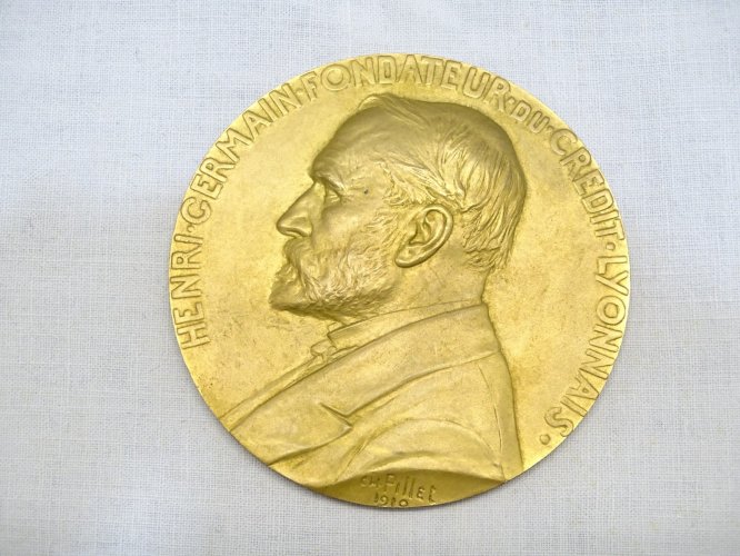 - ANCIENNE MEDAILLE de TABLE BRONZE HENRI GERMAIN FONDATEUR CREDIT LYONNAIS    D