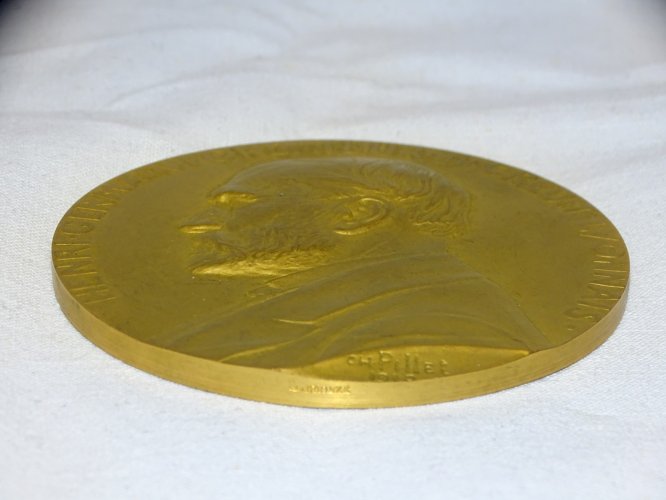 - ANCIENNE MEDAILLE de TABLE BRONZE HENRI GERMAIN FONDATEUR CREDIT LYONNAIS    D