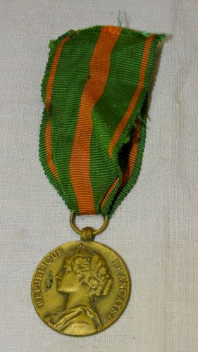 -ANCIENNE MEDAILLE DES EVADES REPUBLIQUE Française MILITARIA  DECORATION   D