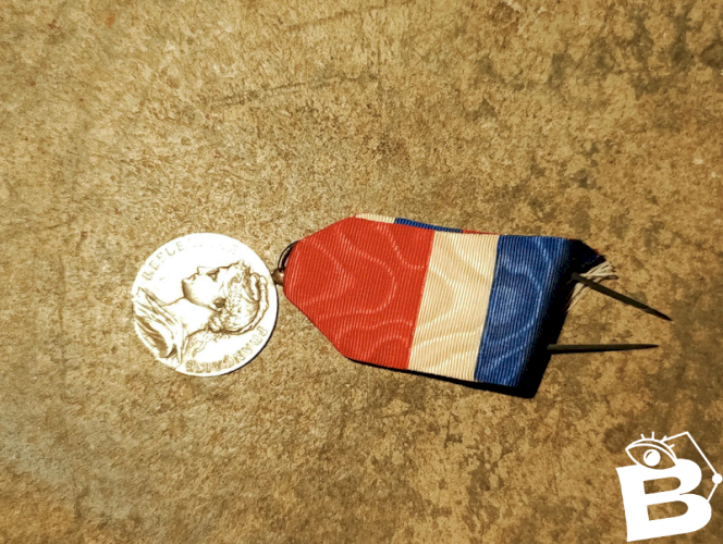 ancienne medaille du travail en bon etat
