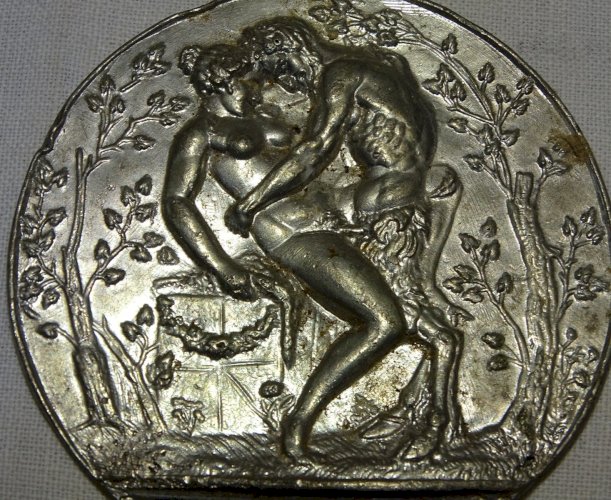 -ANCIENNE MEDAILLE EROTIQUE ALUMINIUM UNIFACE BELZEBUTH DIABLE VITRINE