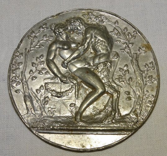 -ANCIENNE MEDAILLE EROTIQUE ALUMINIUM UNIFACE BELZEBUTH DIABLE VITRINE