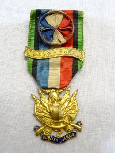 -ANCIENNE MEDAILLE OUBLIER JAMAIS 1870-1871 VETERAN AVEC ROSETTE BELLE DORURE