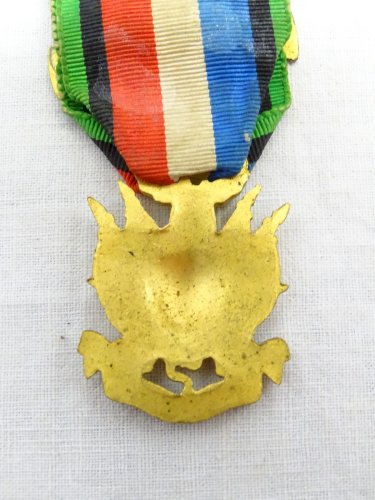 -ANCIENNE MEDAILLE OUBLIER JAMAIS 1870-1871 VETERAN AVEC ROSETTE BELLE DORURE