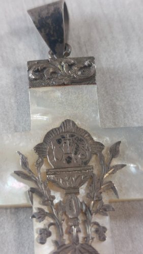 Ancienne médaille / pendentif, croix, en nacre et argent