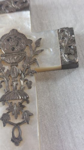 Ancienne médaille / pendentif, croix, en nacre et argent