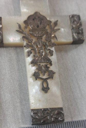 Ancienne médaille / pendentif, croix, en nacre et argent