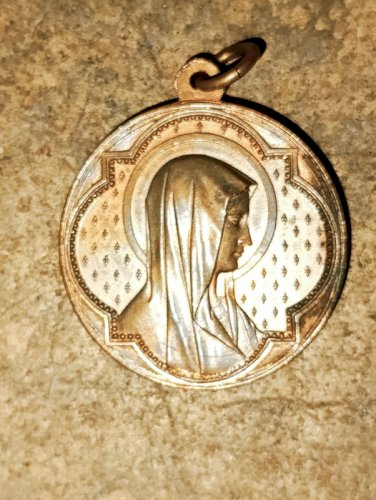 ancienne medaille religieuse signée representant Jesus et marie en etat correct