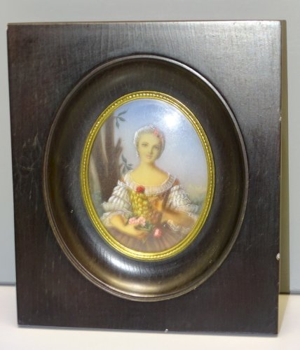 -ANCIENNE MINIATURE PEINTE SOUS VERRE sur BAKELITE CADRE BOIS NOIRCI  D