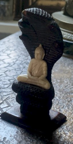 ancienne miniature statuette Bouddha protégé par le Nâga Mucilinda