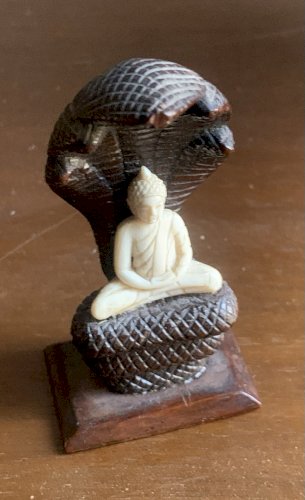 ancienne miniature statuette Bouddha protégé par le Nâga Mucilinda