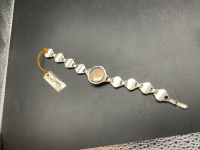 ANCIENNE MONTRE FEMME BERLOC NEUF .argent