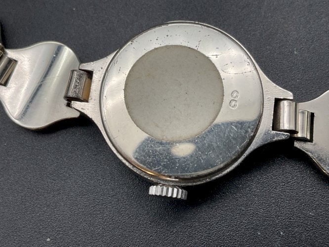 ANCIENNE MONTRE FEMME BERLOC NEUF .argent