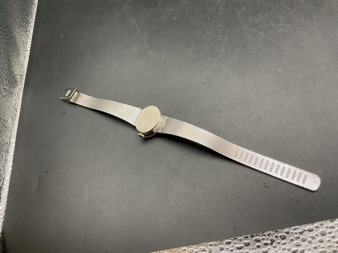 ANCIENNE MONTRE FEMME BERLOC NEUF .