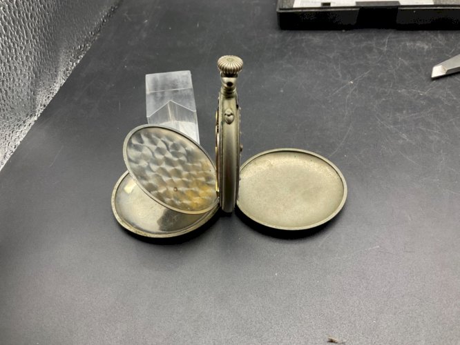 Ancienne Montre Gousset régulateur aveugle militaire.