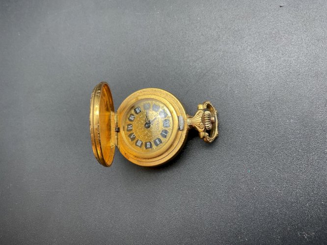 ANCIENNE MONTRE KODY FEMME breloques pendentif .