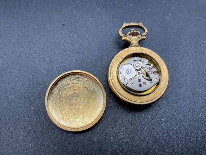 ANCIENNE MONTRE KODY FEMME breloques pendentif .